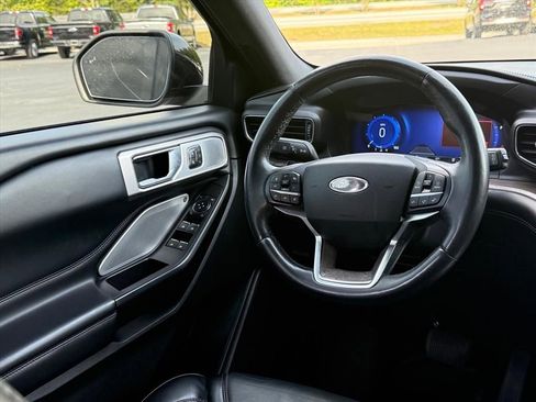 Certified 2020 Ford Explorer Platinum w/ Premium Technology Package AWD/4WD image 11