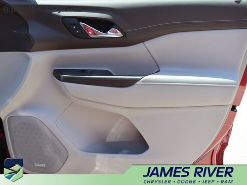 Used 2020 GMC Acadia SLT w/ Driver Alert Package II FWD image 7