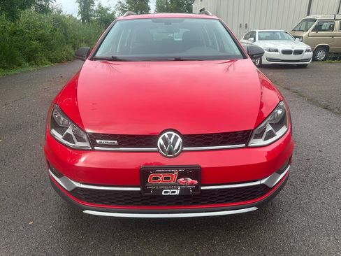 Used 2017 Volkswagen Golf Alltrack SEL AWD/4WD image 2