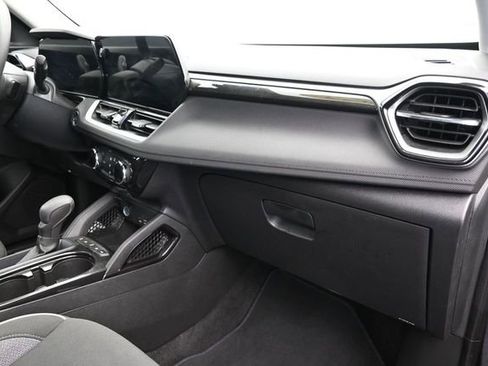 Used 2025 Chevrolet TrailBlazer LT AWD/4WD image 35