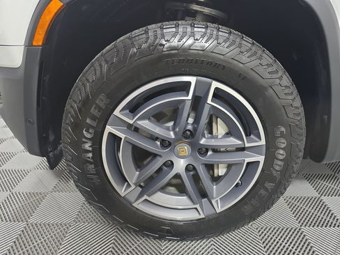 Used 2025 Rivian R1S Adventure Dual AWD/4WD image 9