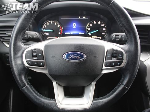Used 2021 Ford Explorer XLT image 13