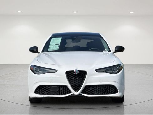 Used 2019 Alfa Romeo Giulia RWD image 8