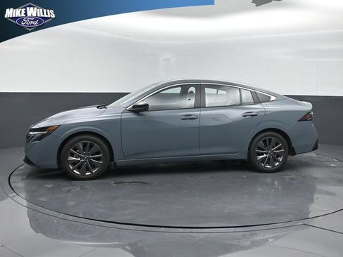 Used 2026 Nissan Sentra SL w/ Floor Mat Package FWD image 4