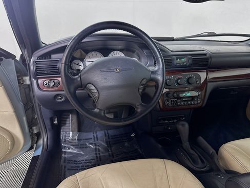 Used 2001 Chrysler Sebring Limited image 19