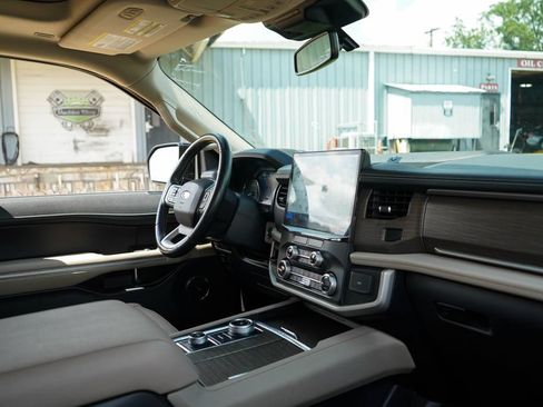 Used 2022 Ford Expedition Limited AWD/4WD image 14