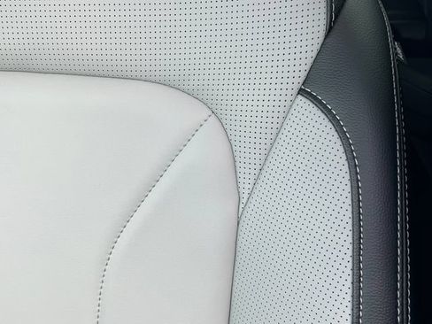 New 2025 Ford Escape SE w/ PHEV Premium Package FWD image 14