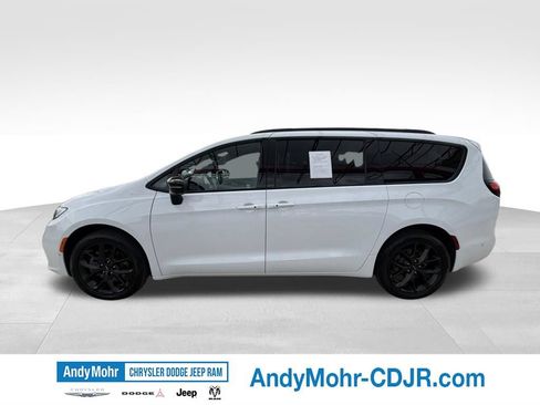 Used 2024 Chrysler Pacifica Limited w/ S Appearance Package AWD/4WD image 4