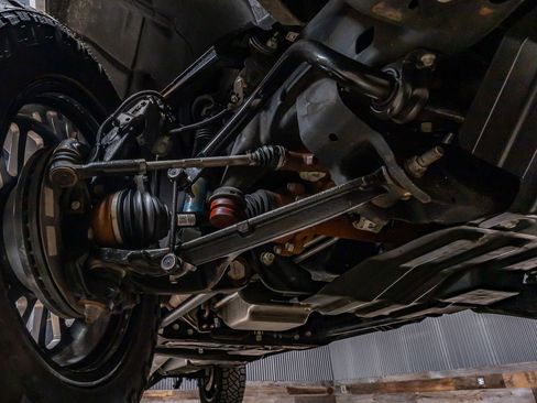 Used 2024 GMC Sierra 2500 AT4 image 13