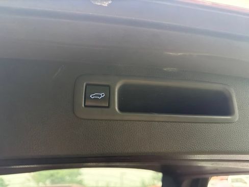 Used 2022 Toyota Highlander XSE FWD image 10