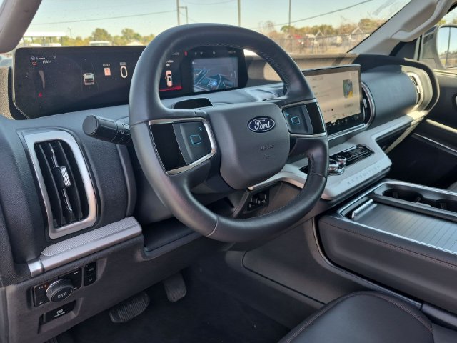Used 2025 Ford Expedition Active AWD/4WD image 12