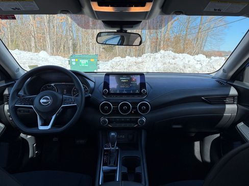 Used 2025 Nissan Sentra SV image 31