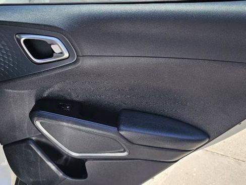 Used 2020 Kia Soul S FWD image 36