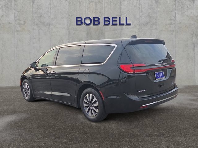 Used 2023 Chrysler Pacifica Touring-L FWD image 3