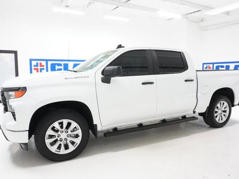 Used 2025 Chevrolet Silverado 1500 Custom image 8