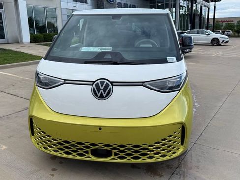 Used 2025 Volkswagen ID. Buzz 1st Edition AWD/4WD image 3