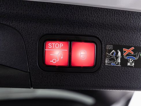 Used 2025 Mercedes-Benz GLE 450e 4MATIC image 33