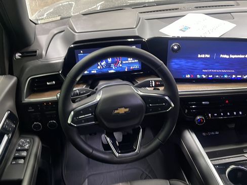 Used 2025 Chevrolet Tahoe High Country AWD/4WD image 3