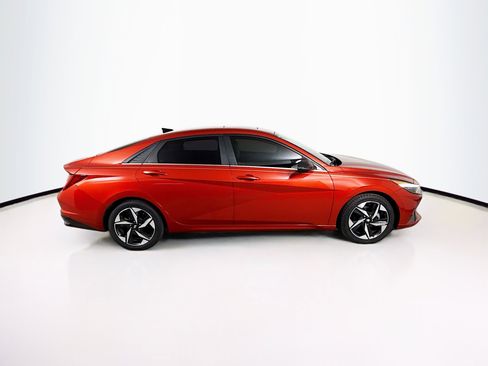 Used 2021 Hyundai Elantra Limited image 2