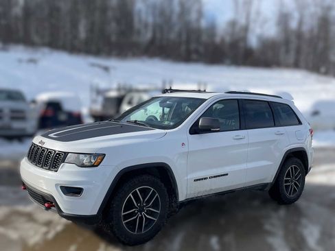 Used 2020 Jeep Grand Cherokee Trailhawk image 2
