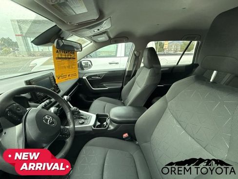 Used 2021 Toyota RAV4 XLE w/ XLE Grade Weather Package AWD/4WD image 5