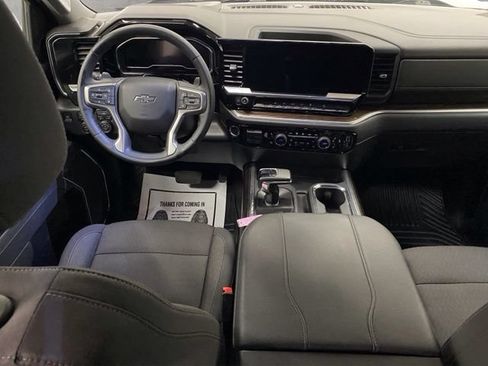 Used 2025 Chevrolet Silverado 1500 LT Trail Boss w/ LPO, Dark Essentials Package AWD/4WD image 2