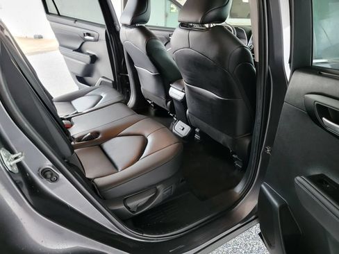 Used 2023 Toyota Highlander XLE FWD image 15