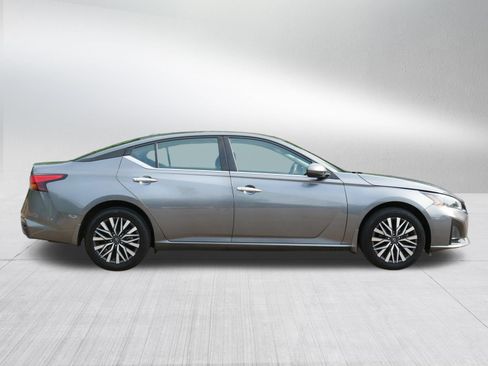 Certified 2023 Nissan Altima 2.5 SV w/ SV Premium Package AWD/4WD image 8