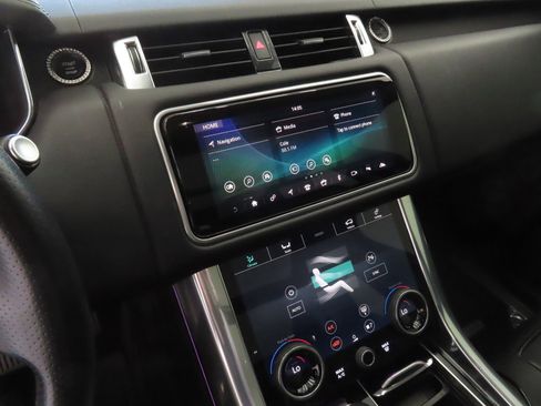 Used 2018 Land Rover Range Rover Sport HSE image 19