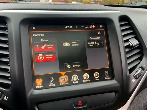 Used 2017 Jeep Cherokee Limited image 36