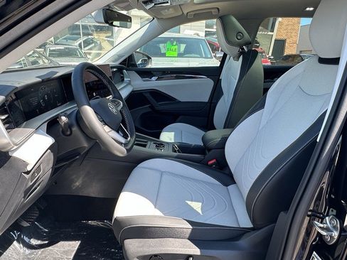 New 2025 Volkswagen Tiguan SE image 16