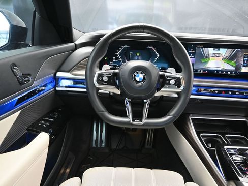 Used 2023 BMW 740i image 30