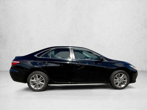 Used 2017 Toyota Camry SE image 5