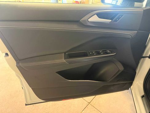 Used 2025 Volkswagen Taos SE image 20