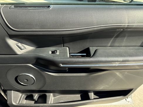 Used 2023 Ford Expedition XLT image 21