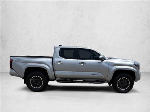 Used 2024 Toyota Tacoma TRD Sport AWD/4WD image 4