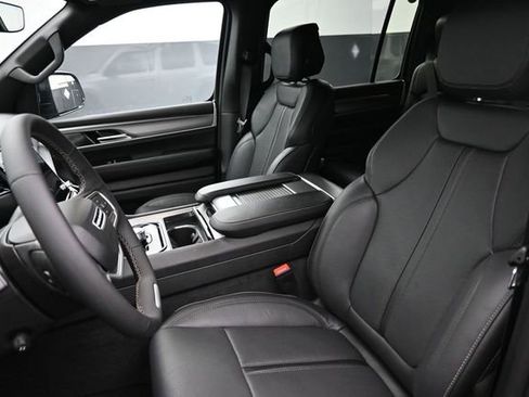 Used 2026 Jeep Grand Wagoneer Limited AWD/4WD image 15