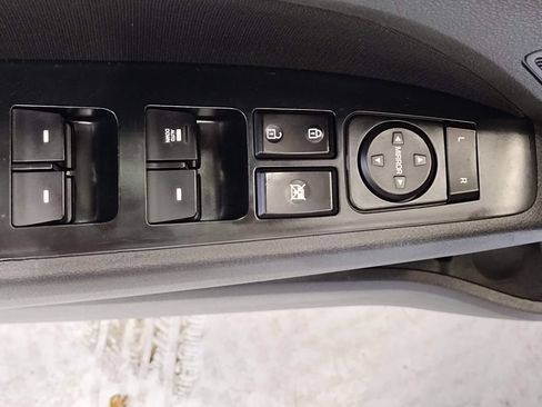 Used 2018 Hyundai Elantra SEL FWD image 18