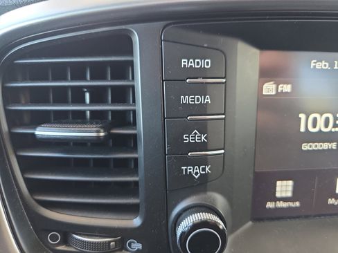 Used 2019 Kia Sorento S image 15