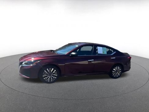 Used 2025 Nissan Altima 2.5 SV image 3