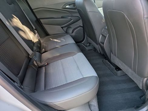 Used 2025 Chevrolet Trax LT w/ LT Convenience Package FWD image 28