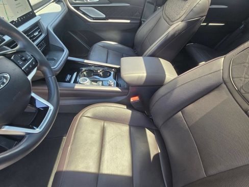 Used 2025 Ford Explorer Platinum w/ LUX Leather Package AWD/4WD image 16