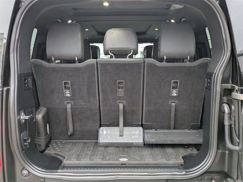 Used 2023 Land Rover Defender 130 X-Dynamic SE image 34