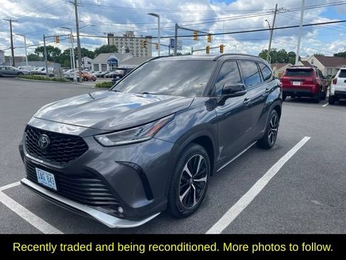Used 2021 Toyota Highlander XSE AWD/4WD image 2