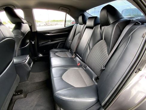 Used 2019 Toyota Camry SE image 20