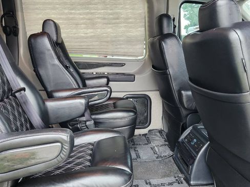 Used 2022 Ford Transit 250 Medium Roof AWD image 6