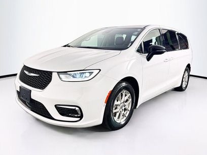 Used 2024 Chrysler Pacifica Touring-L