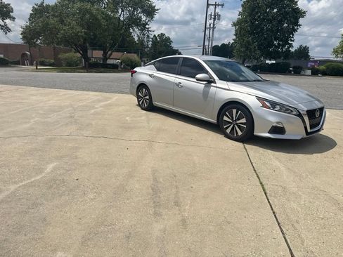Used 2021 Nissan Altima 2.5 SV FWD image 4