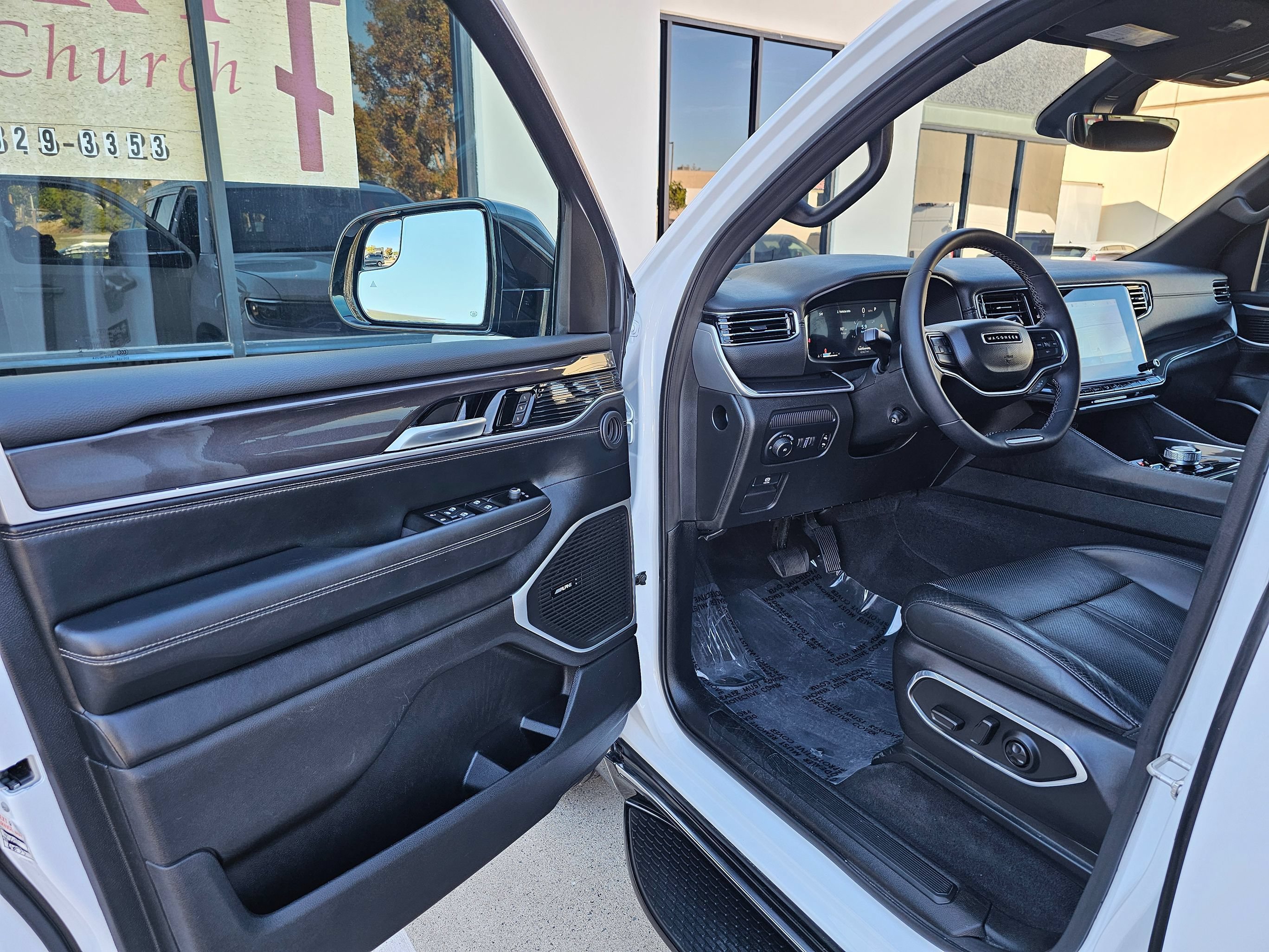 Used 2024 Jeep Wagoneer L 4WD image 38