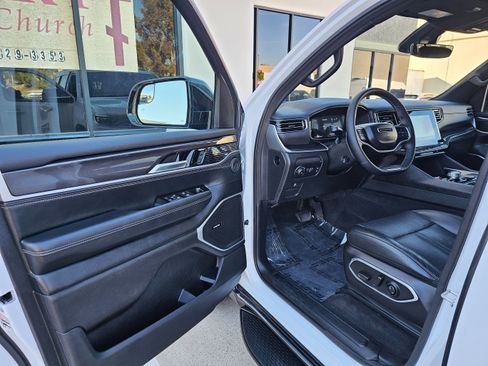 Used 2024 Jeep Wagoneer L 4WD image 38